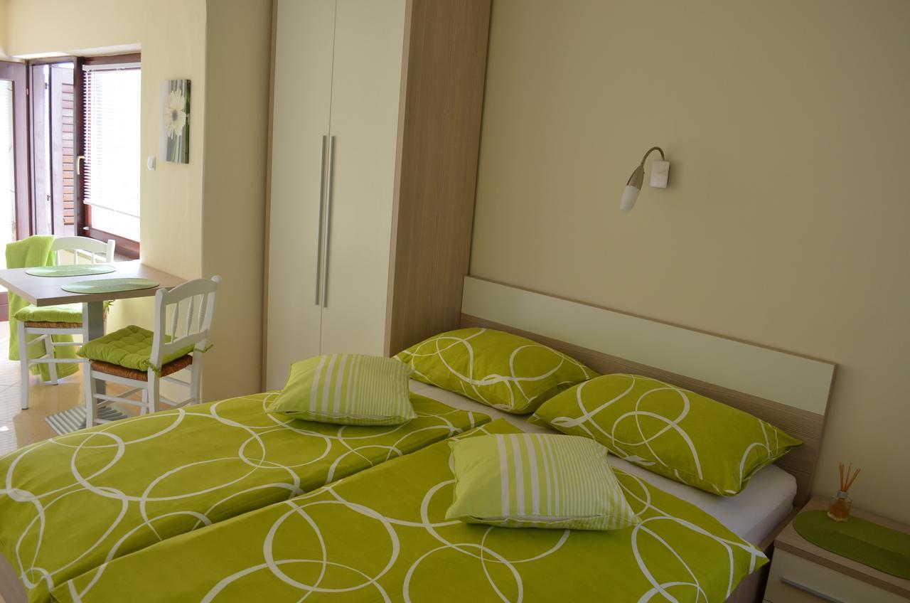 Apartments Mihalic I Baška Exteriör bild