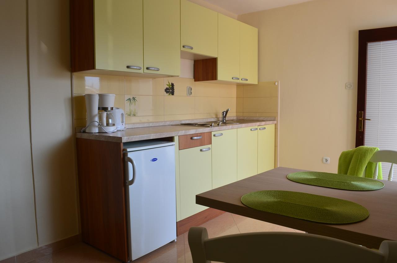 Apartments Mihalic I Baška Exteriör bild