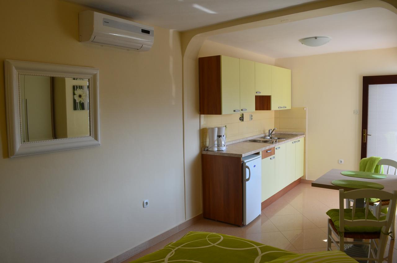 Apartments Mihalic I Baška Exteriör bild